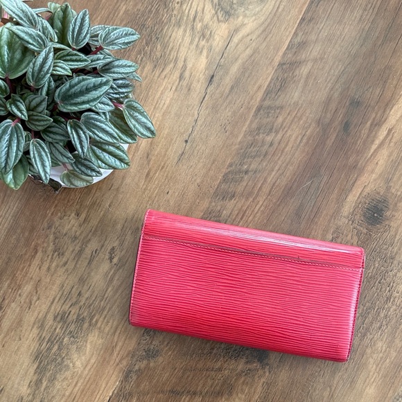 ** Louis Vuitton ** Wallet Epi Sarah Wallet Castillan Red Valentine’s Day COA - Picture 11 of 15